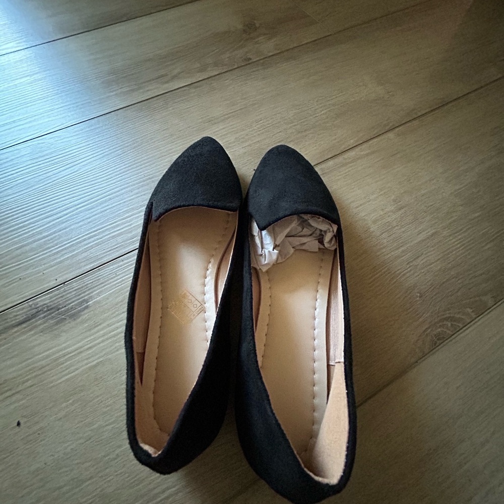 Women’s Black Suede Pointed Toe Flat Shoes